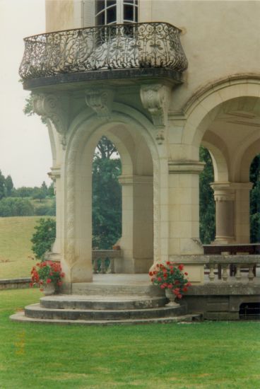 Terrasse couverte du Château du Repaire à Vigeois en Corrèze