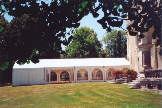 Terrasse extérieure du Château du Repaire à Vigeois en Corrèze